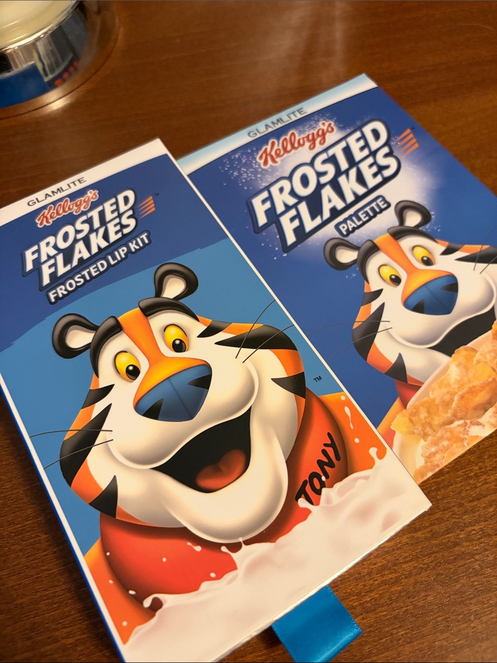 Glamlite x Kellogg's Frosted Flakes Eyeshadow Palette and Lip kit – Blue/Orange